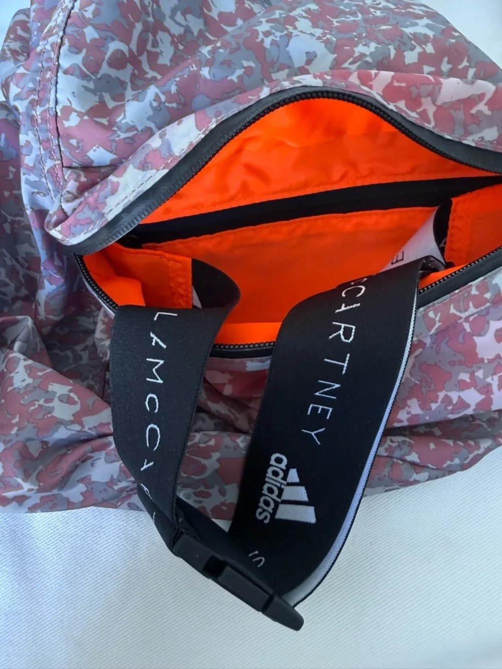 adidas Stella McCartney Pink Camo Drawstring Bag with Orange Interior - Picture 2 of 4